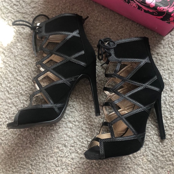 Black Heels - Picture 5 of 6